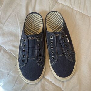 Taos Women's Ez Soul Slip On Mule Sneaker Blue Wash Canvas Size 7.5